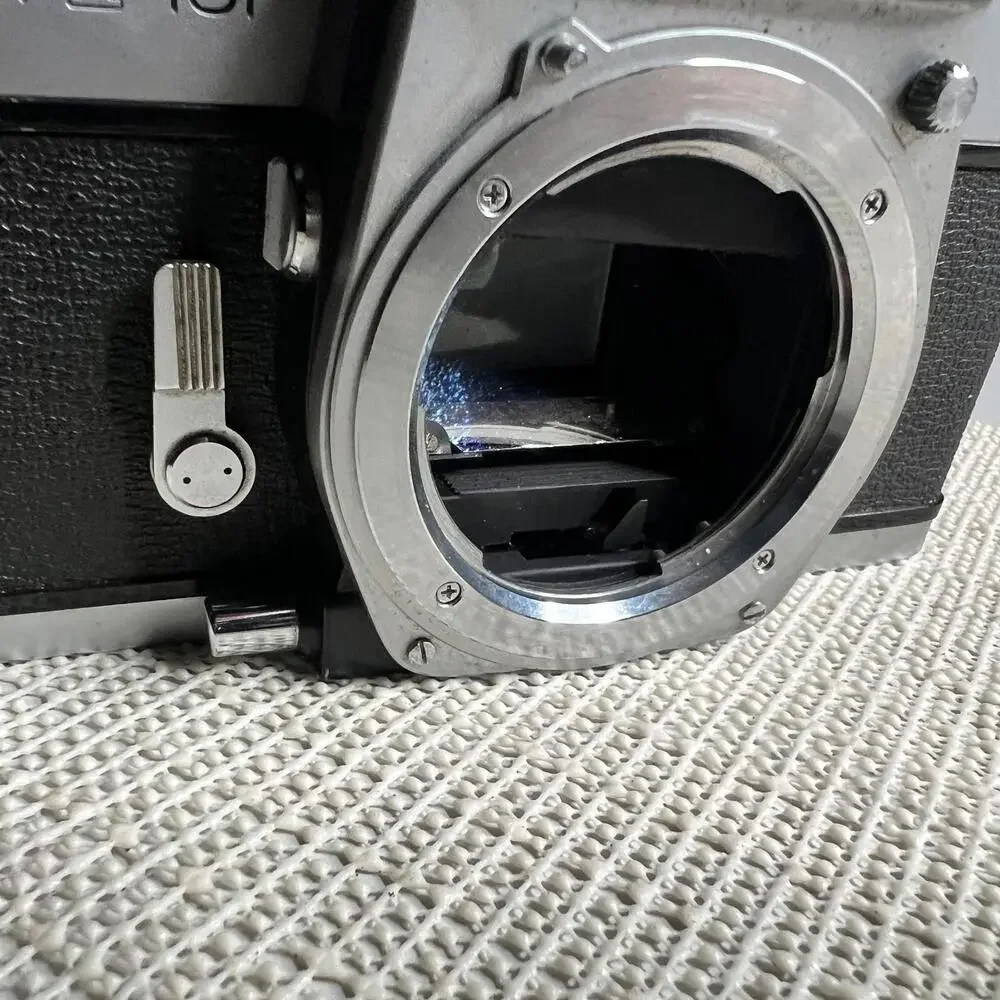 Minolta SRT 101 35mm Film SLR Camera‎ Body Only Shutter Fires Untested